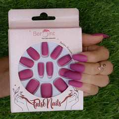 MATTE STILETTO NAILS (NAIL KIT INCLUDED)