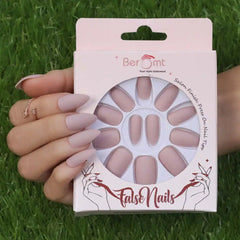 MATTE CLAWS NAILS (NAIL KIT INCLUDED)