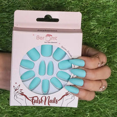 MATTE CLAWS NAILS (NAIL KIT INCLUDED)