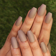 MATTE STILETTO NAILS (NAIL KIT INCLUDED)