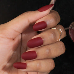 MATTE OVAL NAILS (NAIL KIT INCLUDED)