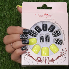 PRINTED SHORT SQUARE NAILS - (NAIL KIT INCLUDED)