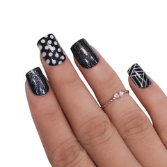 PRINTED SHORT SQUARE NAILS - (NAIL KIT INCLUDED)