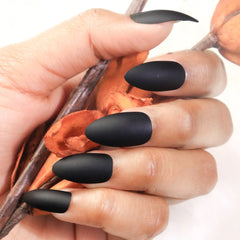 MATTE CLAWS NAILS (NAIL KIT INCLUDED)