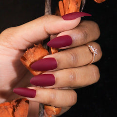 MATTE CLAWS NAILS (NAIL KIT INCLUDED)