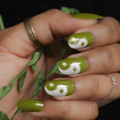 PRINTED FLOWER NAILS - (NAIL KIT INCLUDED)