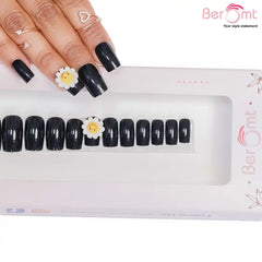 TEENAGE GIRL NAILS (NAIL KIT INCLUDED)