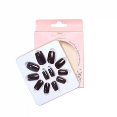 GLOSSY SQUARE NAILS (NAIL KIT INCLUDED)